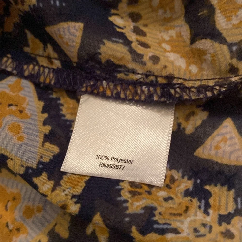 a.n.a. Sleeveless blouse. V-neck. Size L. Navy blue/mustard yellow/orange.
